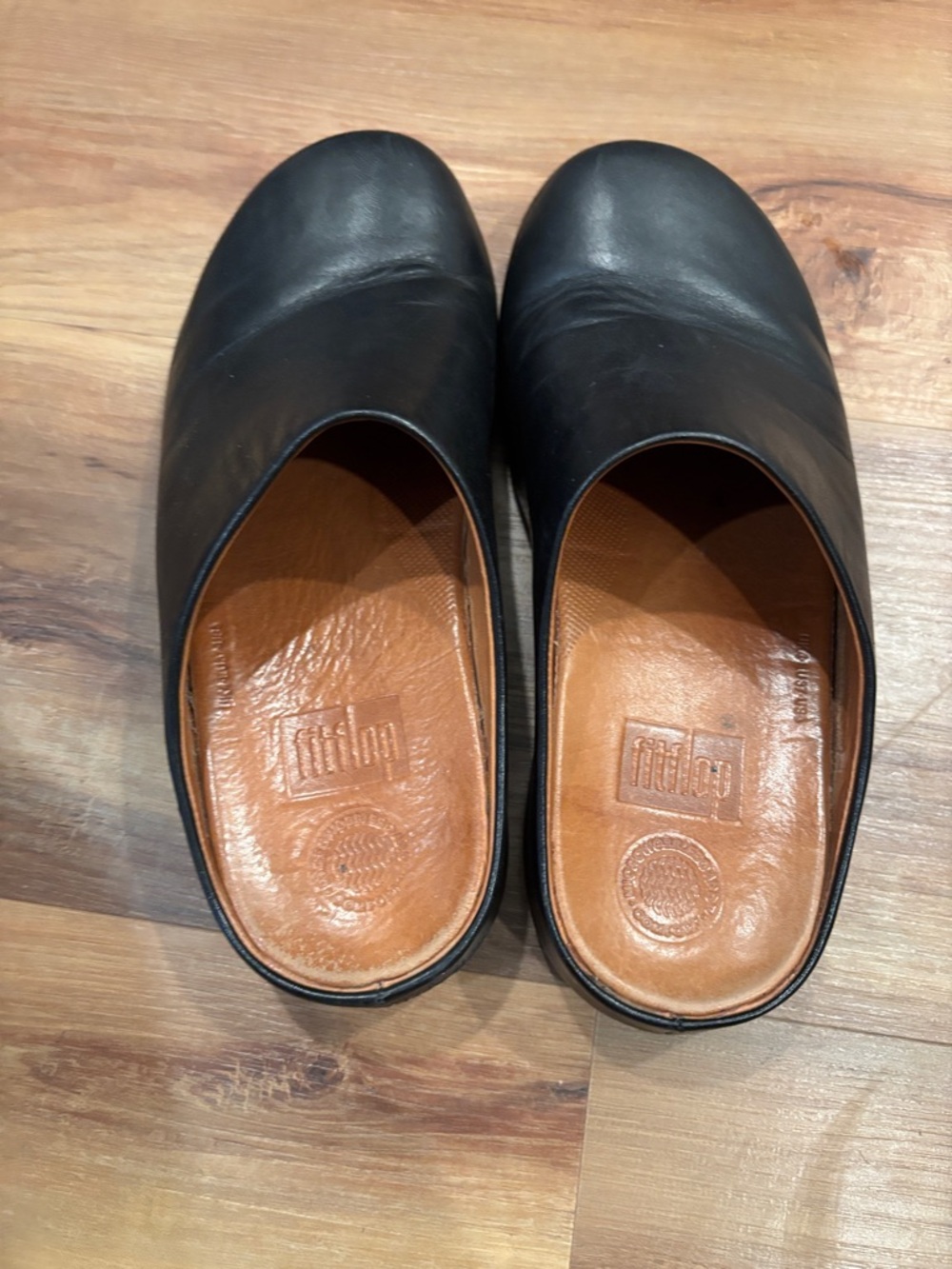 Fitflop  Black Leather Slip-On Clogs size 6 - Picture 2 of 4